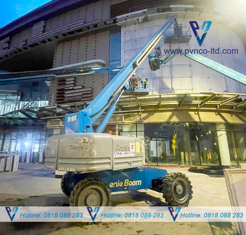 Giải pháp làm việc trên cao bằng xe nâng người Boom Lift