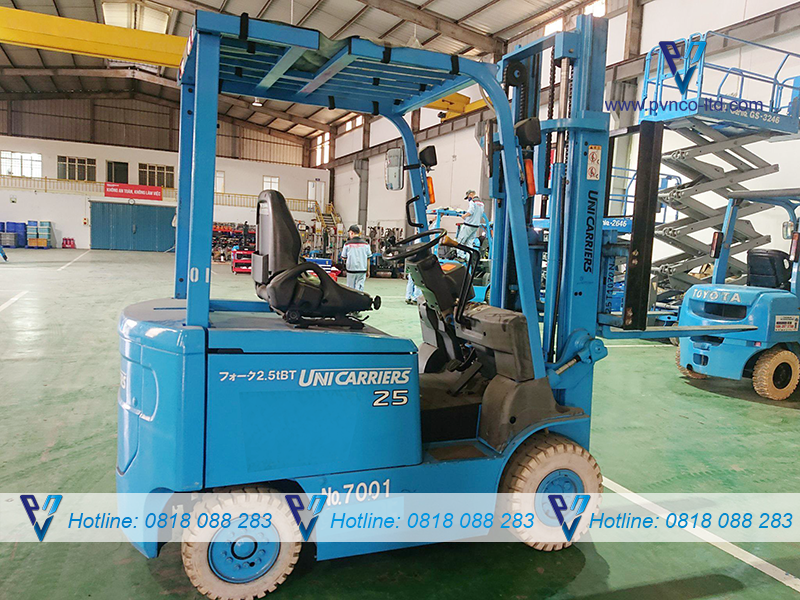 xe nâng hàng 2.5t FB25-8